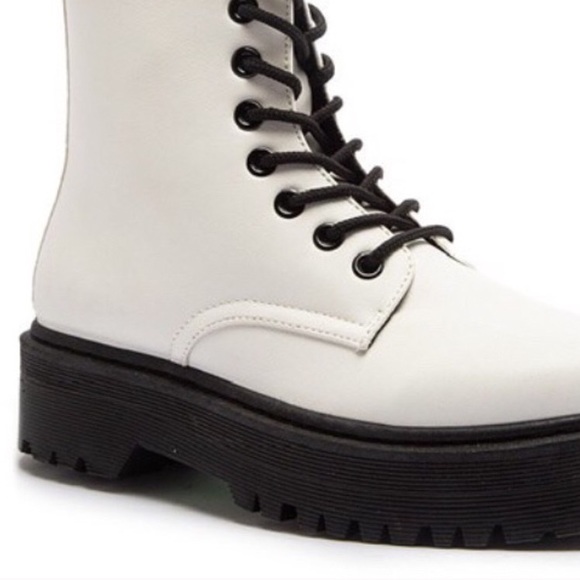 QUPID Raffi White Lace Up Chunky Lug Combat Boots - Picture 9 of 11